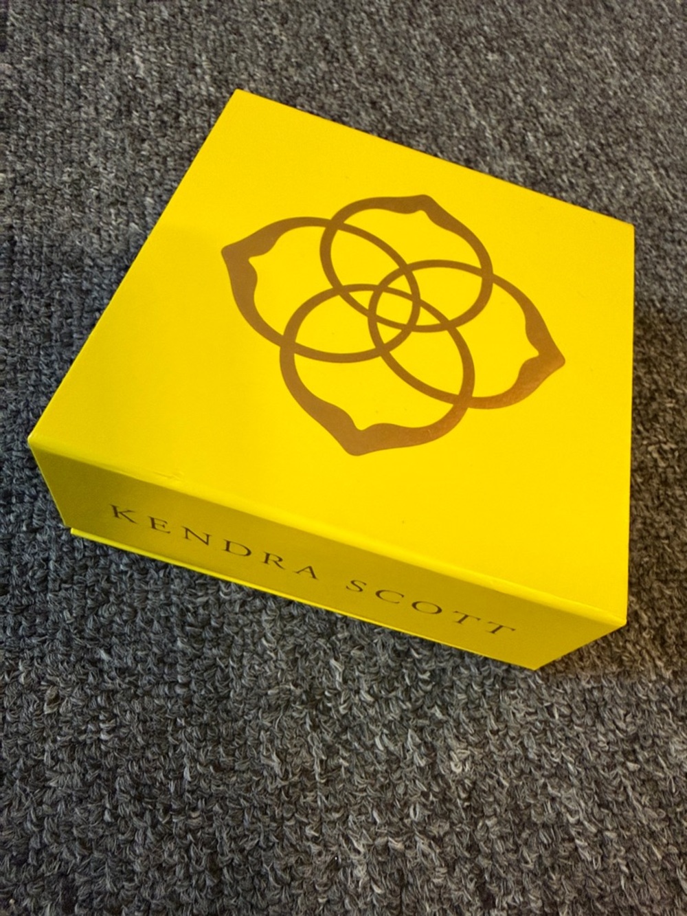 Kendra Scott empty box with insert